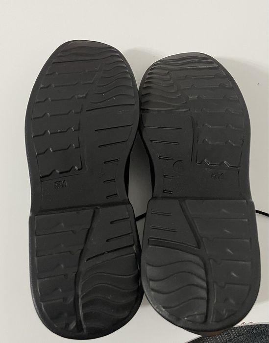 Vand pantofi din piele