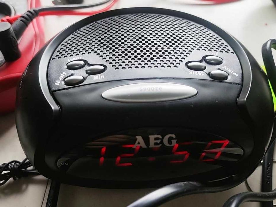 Будильник электронный AEG MRC 4136