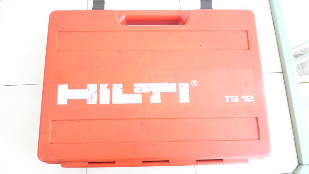 Електрически винтоверт HILTI TS12 и защитни очила на BOSCH