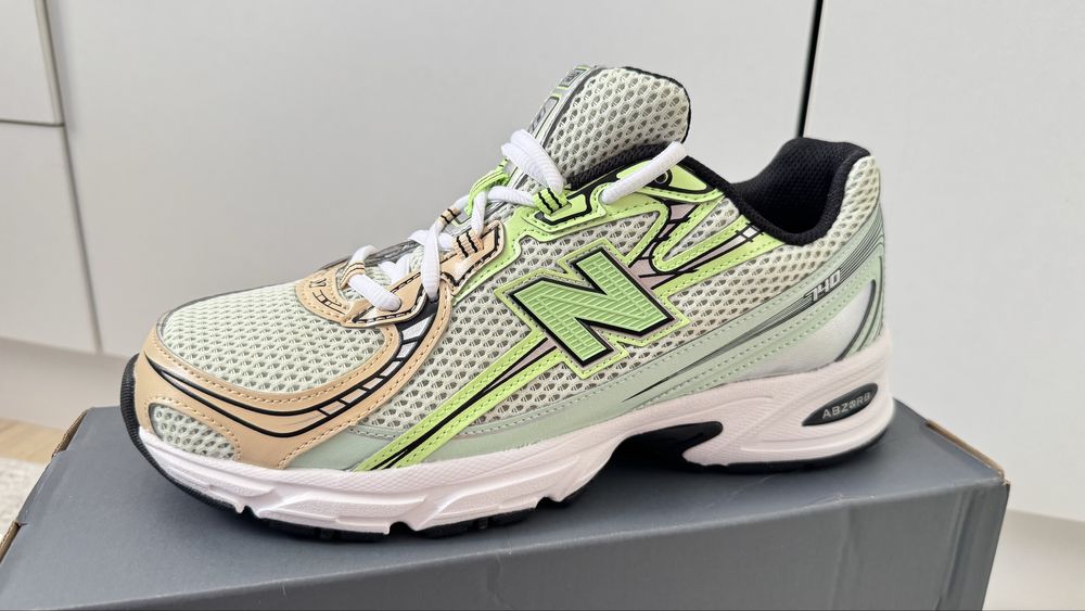 Продам новые кроссовки NB оригинал