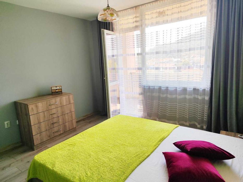 Дава се под наем Тристаен апартамент в Пловдив, Младежки Хълм - 120 кв.м за 548.25 € - Снимка #2