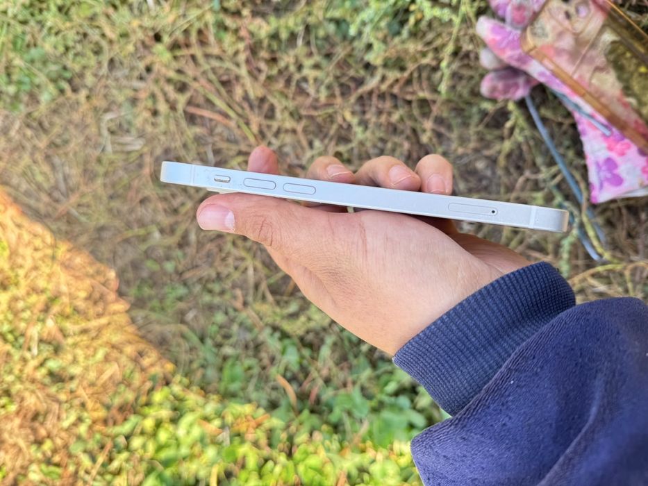 Iphone 12  64гб