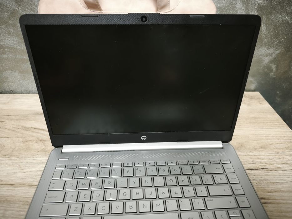 Vând Laptop HP14s
