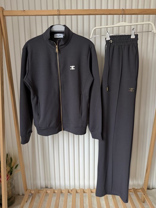 Продавам дамски маркови комплекти