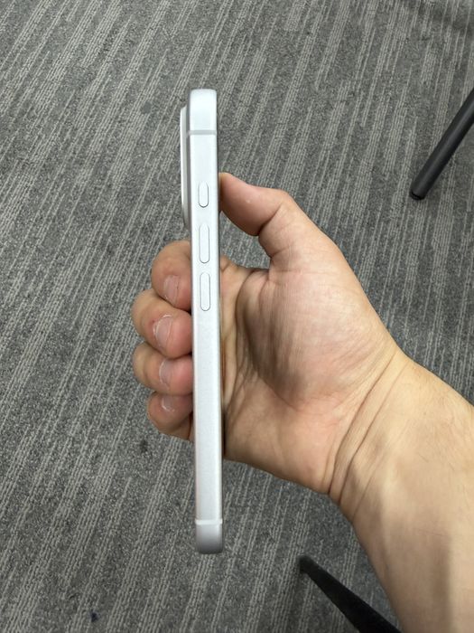iPhone 17 pro silver sotiladi