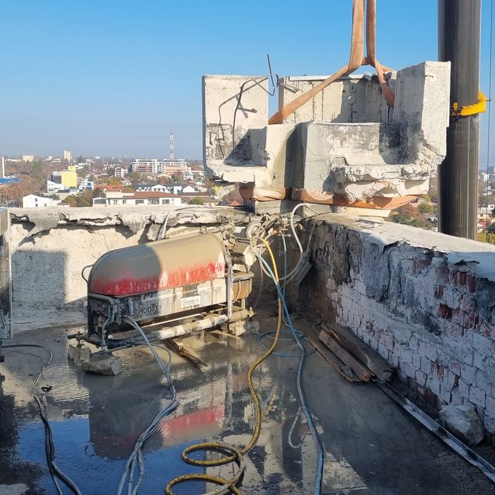 Demolat mecanizat taiat beton cu fir sau disc spart piconat profesiona