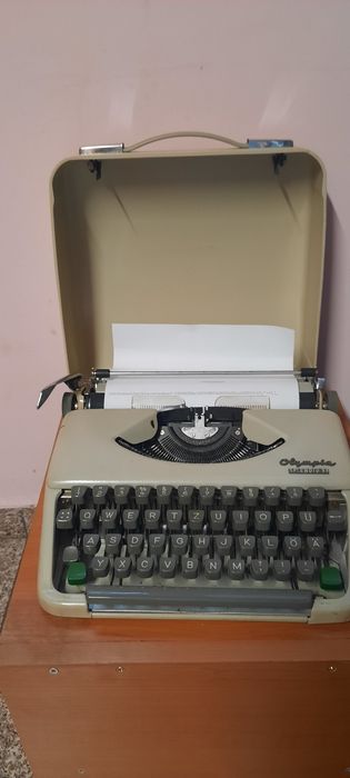 Mașină de scris Olympia Splendid 33