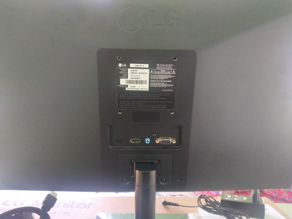 Manitor LG _ 22 MK430H-B_каробка янги ҳолатда манитор излаганлар учун!