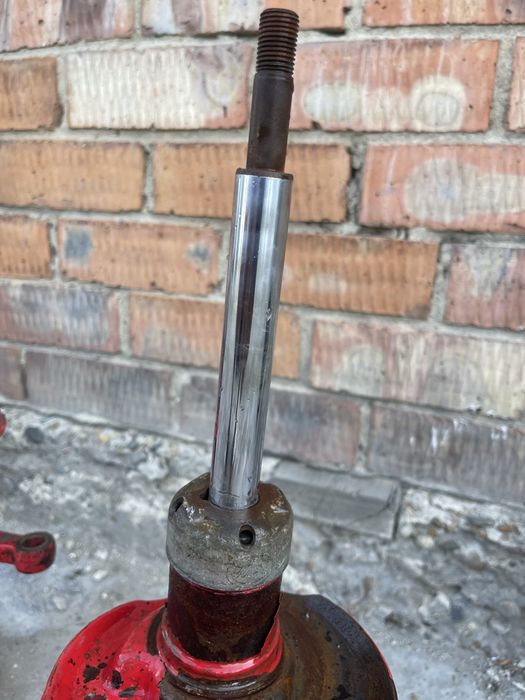 Продам б/у стойки