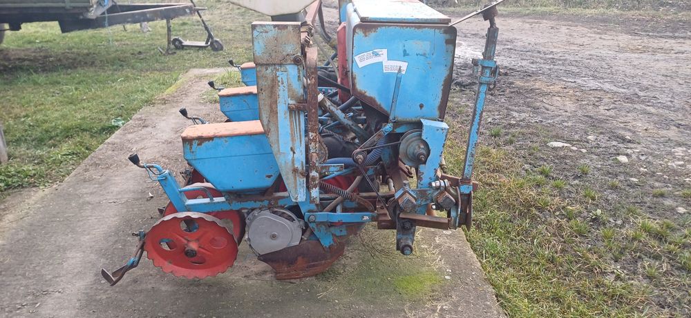 Vând semanatoare porumb monosem