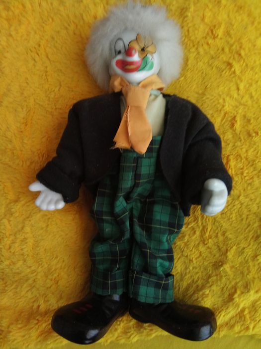 Порцеланов клоун 30см.