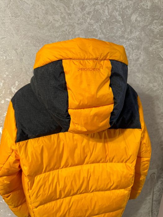 Куртка пуховик есть еще красный