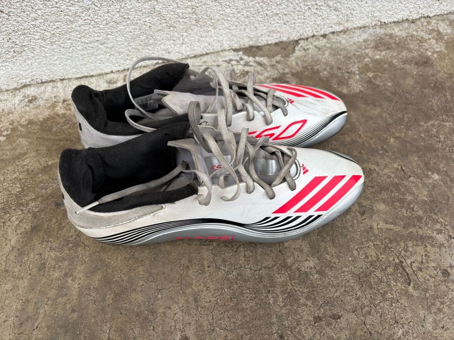 Vând ghete de fotbal Adidas F50 Messi,mărime44 preți fix 200 ron