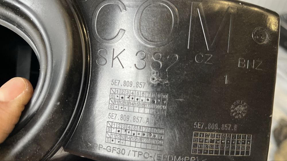 Капачка за резервоар с гнездо Skoda Octavia 4 Hybrid 2021