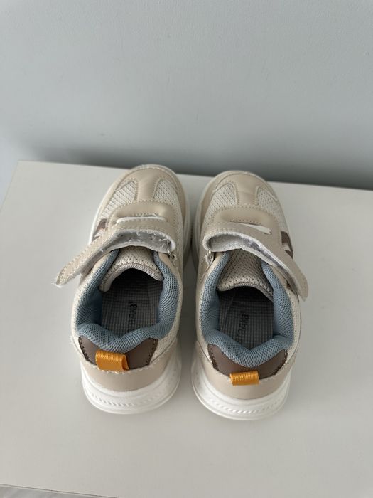 Детские кроссовки