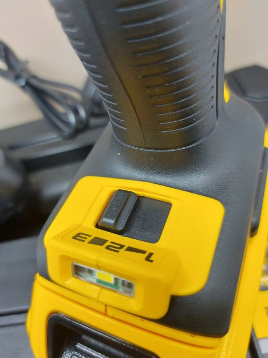 Нов гайковерт Dewalt DCF899P1
