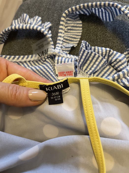 Vand lot costum baie fetita