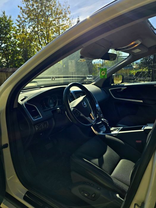 Volvo XC60 2.4 D4 AWD 190CP | Panoramic | Scaune Încălzite | Full Safety