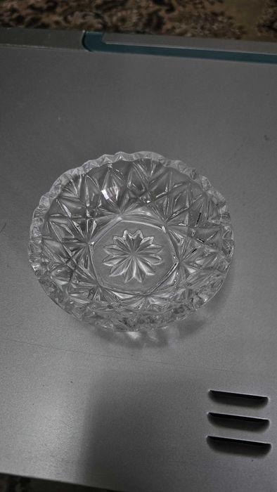 Продам хрустальные блюдца. 6 штук. Диаметр 10 см. Сколов нет. Новые