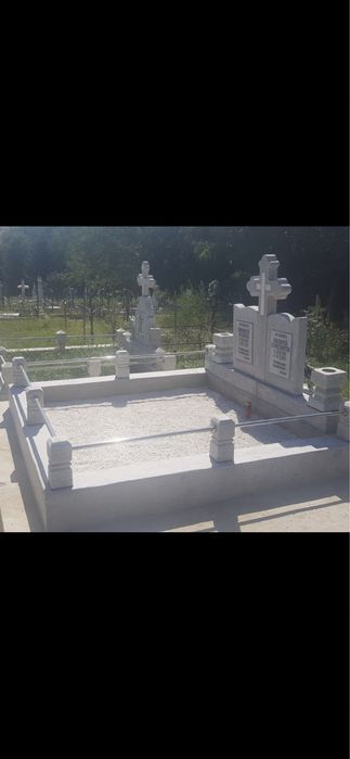 Vând monumente din mozaic