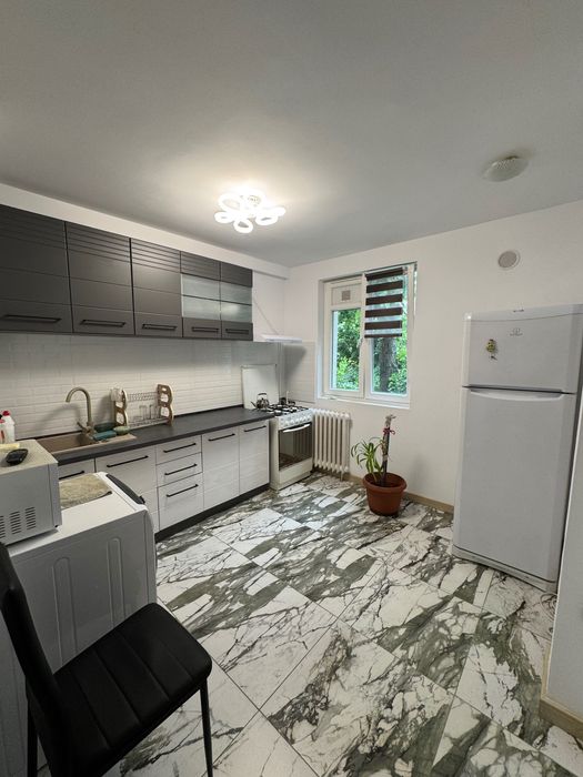 Inchiriere apartament 2 camere Piata Resita
