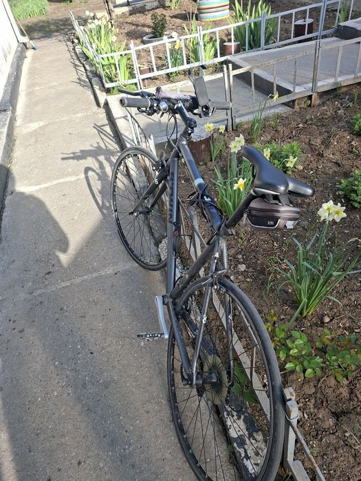 Bicicleta B TWIN,ușoară,roti subtiri-ideala oras!