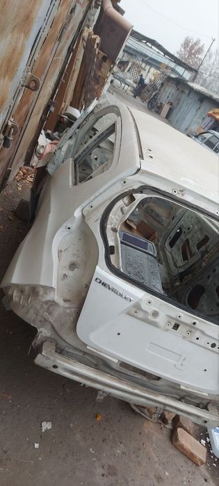 Spark kuzov  sotiladi