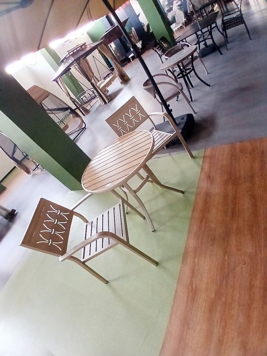 Dumaloq  va toshli stol