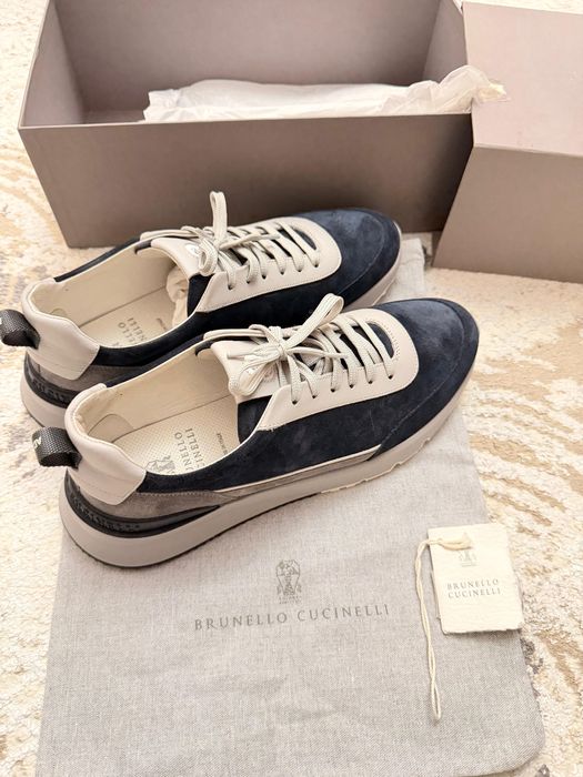 Продам кроссовки новый