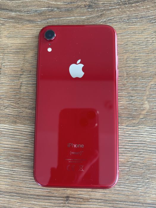 Продавам iPhone XR в отлично състояние с минимални следи от употреба