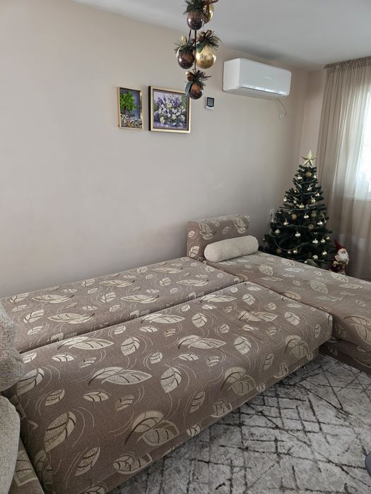 Разтегателен диван с табуретка