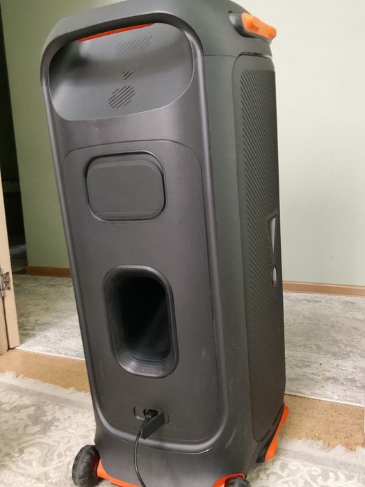 Продам JBL Partybox 710 в отличном состоянии