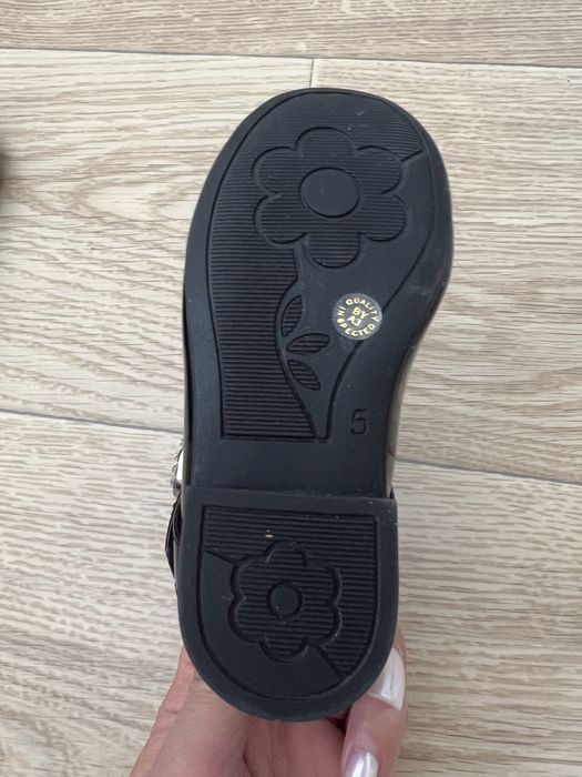 Новые туфли лакированные