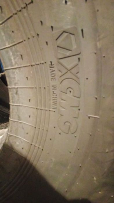 Продам шины на погрузчик 17,5 на 25