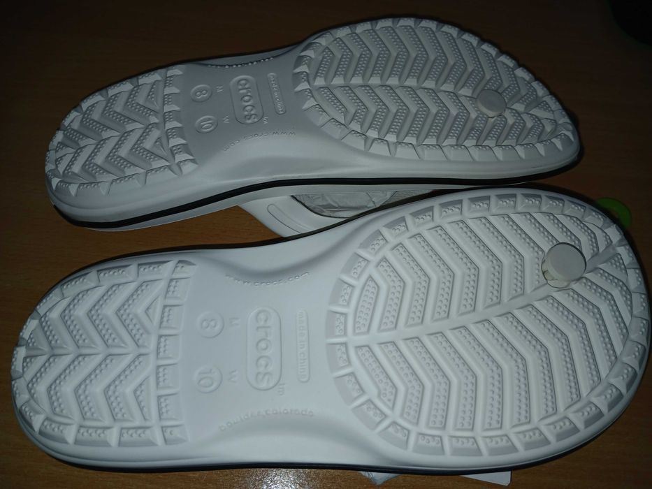 Slapi Crocs Crocband Flip unisex marimea 41-42, albi