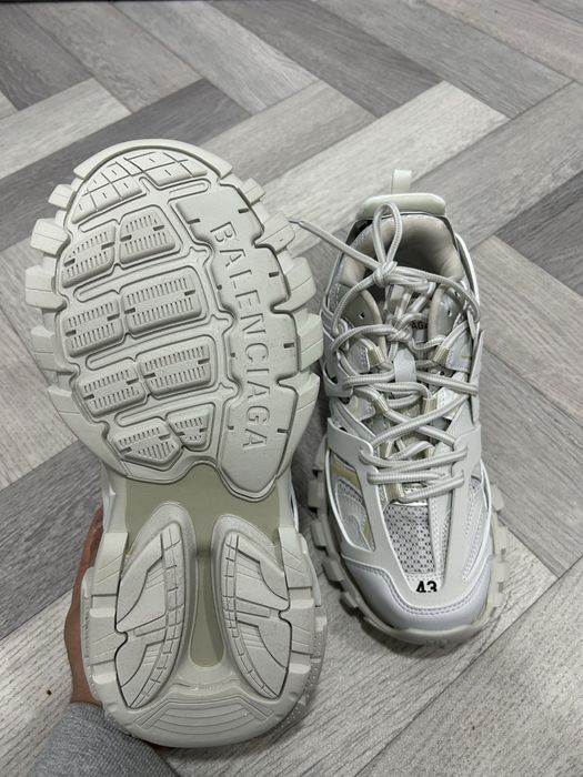 Balenciaga track