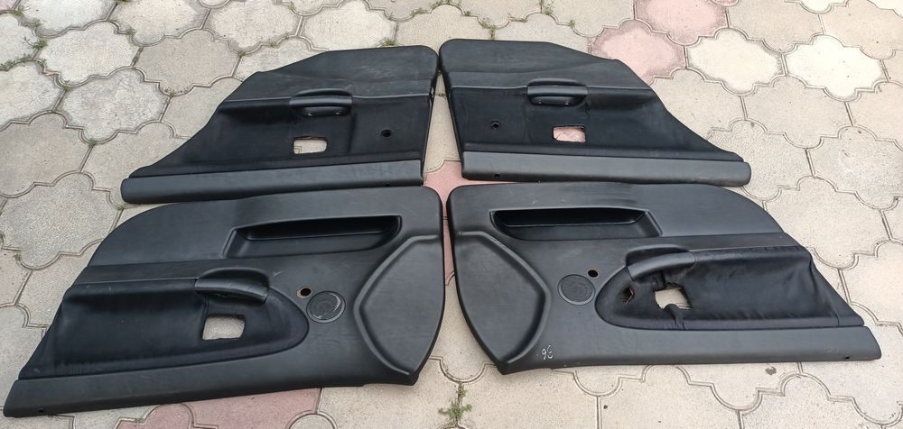 Дверные карты обшивки BMW E36