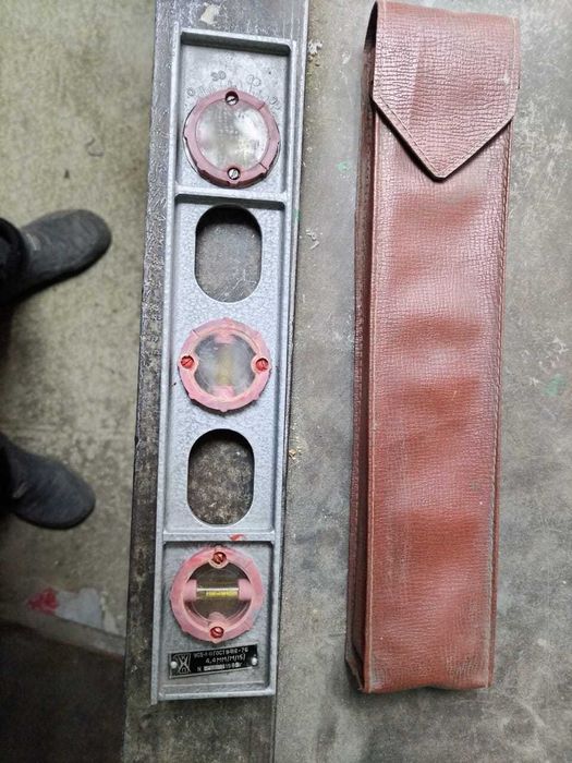 Продам уровень Советский