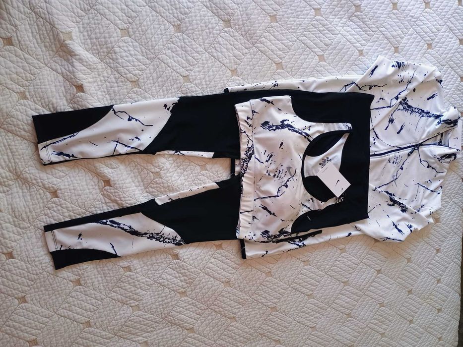 Дамски спортен комплекс 3 части Nike