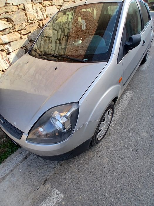 Vând Ford fiesta