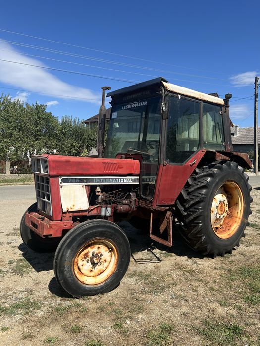 Tractor International 745