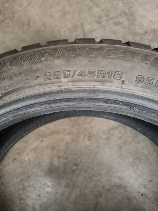 225/45R18 Bridgestone