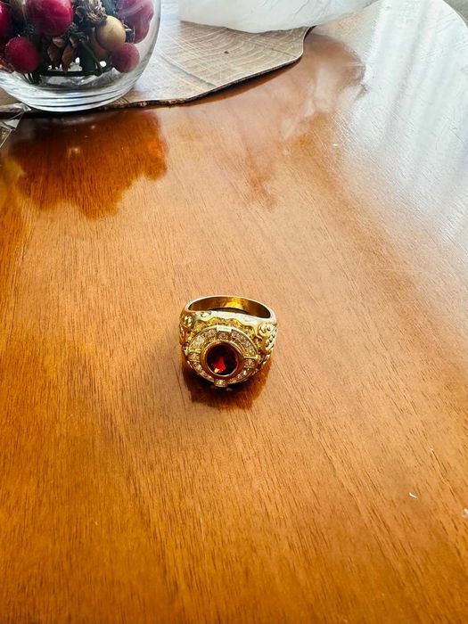 Различни позлатени накити