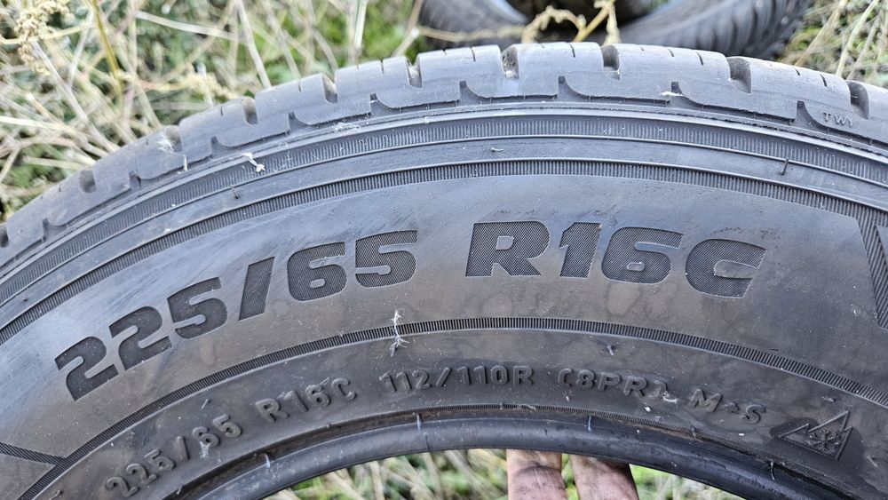 2бр гуми 225 65 16С дот 20 пирели