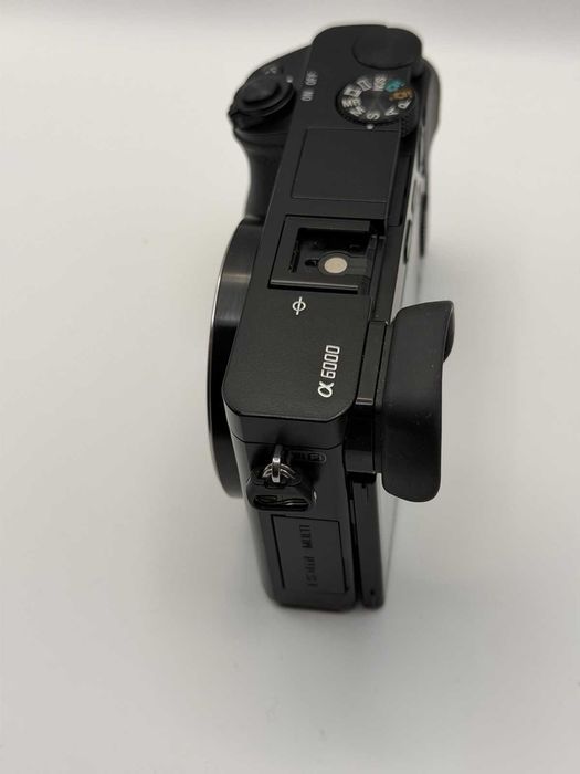 Sony Alpha a6000 беззеркальный фотоаппарат