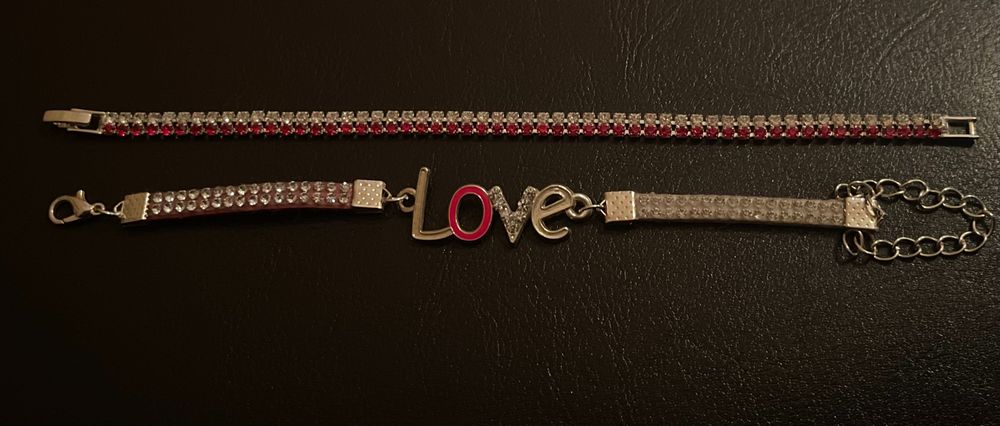 Луксозни блестящи гривни с камъни сребрити и червени2бр комплект КЛАСА