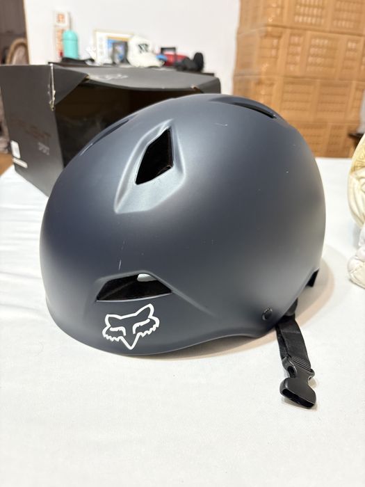 vand casca FOX pentru sci, biciclete si ttotinete nou
