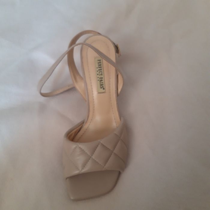 Продам босоножки