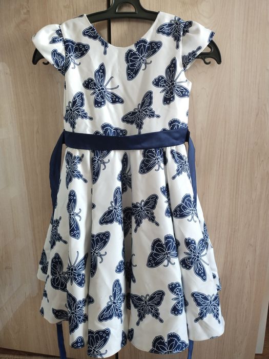 Срочно продам нарядные платья для девочек