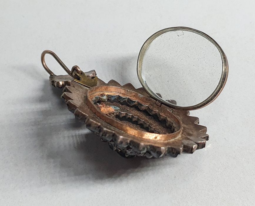 Pandantiv din argint 925 cu granate naturale și compartiment cu sticlă